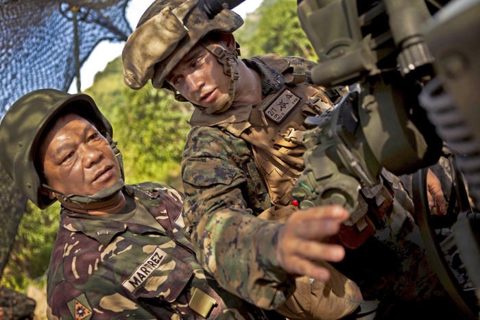 Quân đội Mỹ, Philippine sử dụng pháo hạng nặng trong tập trận Đổ bộ 2013/Phiblex 2013